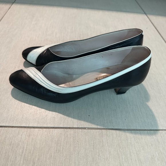 Vintage Celine Leather Round Toe Low Heel Classic Pump - Picture 3 of 6